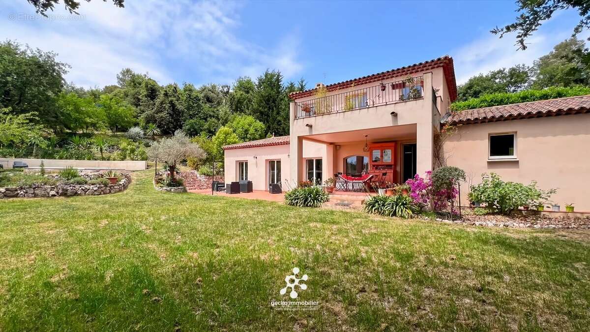 Maison à ROQUEFORT-LES-PINS