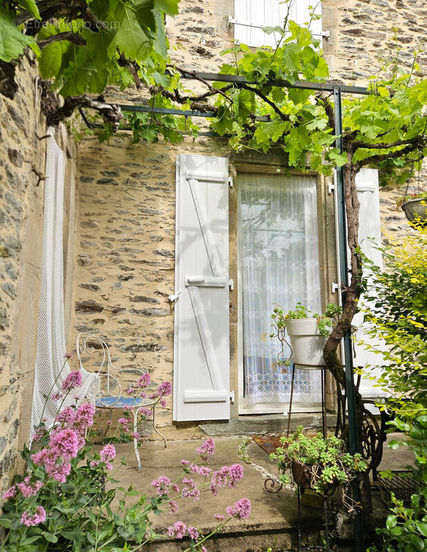 Maison à LA SALVETAT-PEYRALES