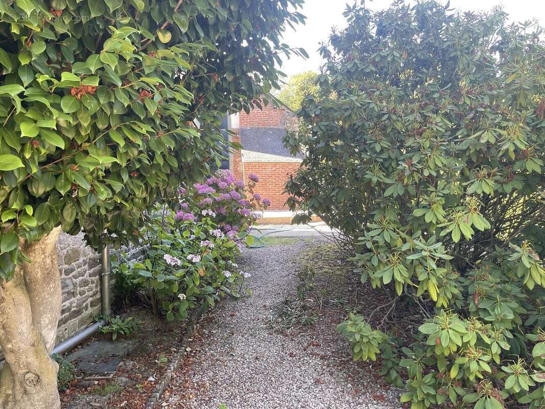 Maison à PLOUER-SUR-RANCE