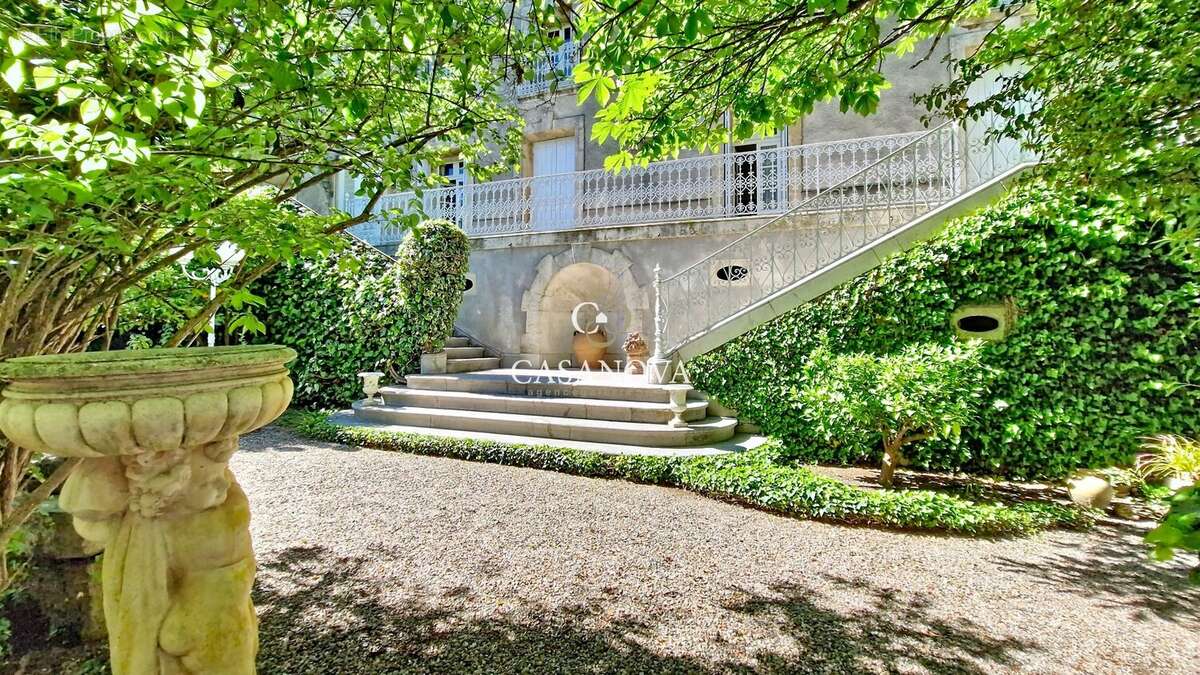 Élégante Maison de Maître avec parc et vastes dépendances aux portes de Pézenas - photo 3