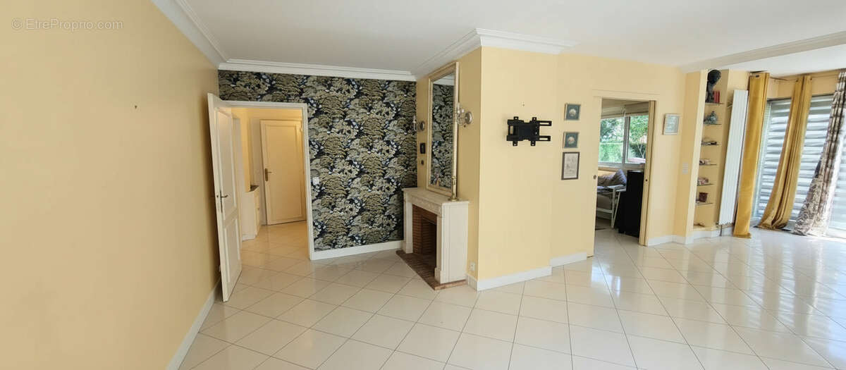 PARLY 2, bel appartement de 4 pièces avec jardin (160 m2), cave et box - photo 10
