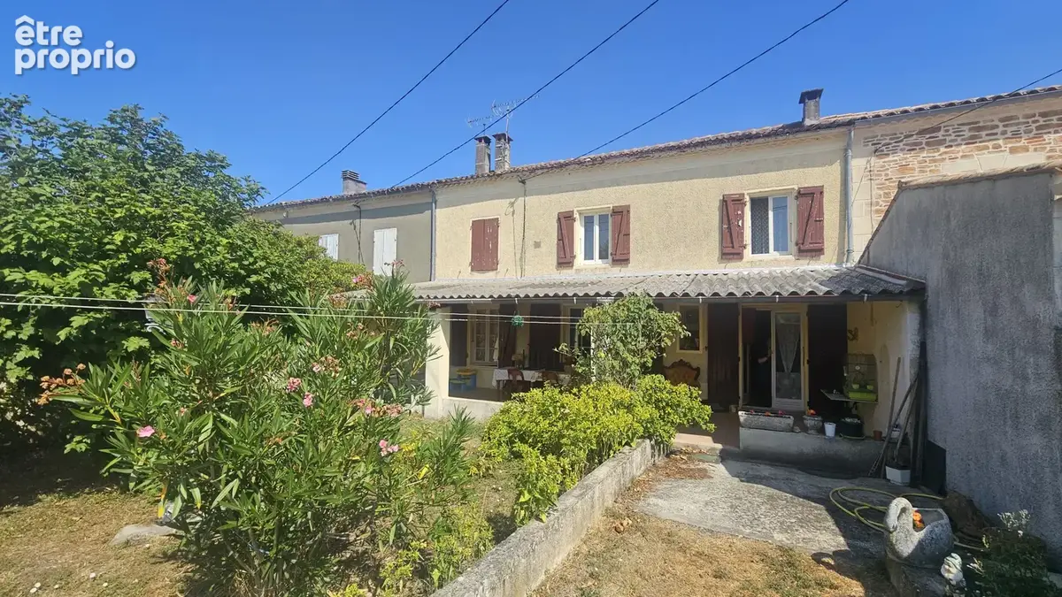 Maison 5 pièces 146 m² · à Puyrolland · 146 m² · 175 000 €