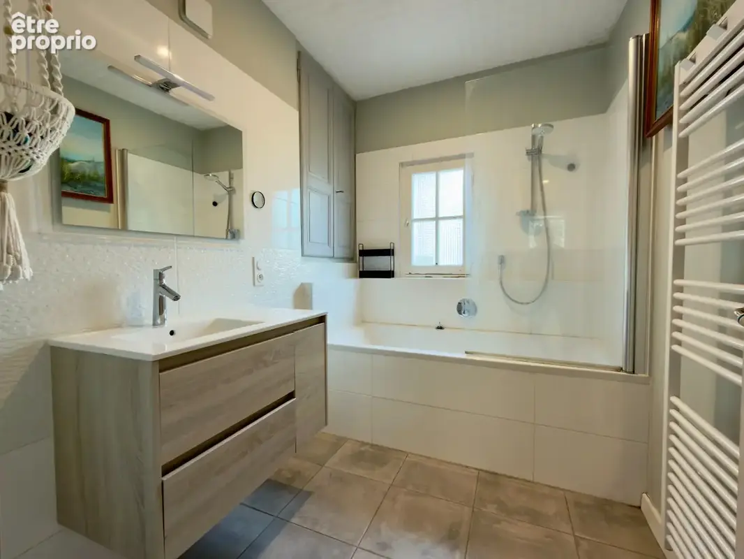 SAUMUR Centre-ville, face Loire. Appartement T3 rénové avec grenier et cave - photo 9