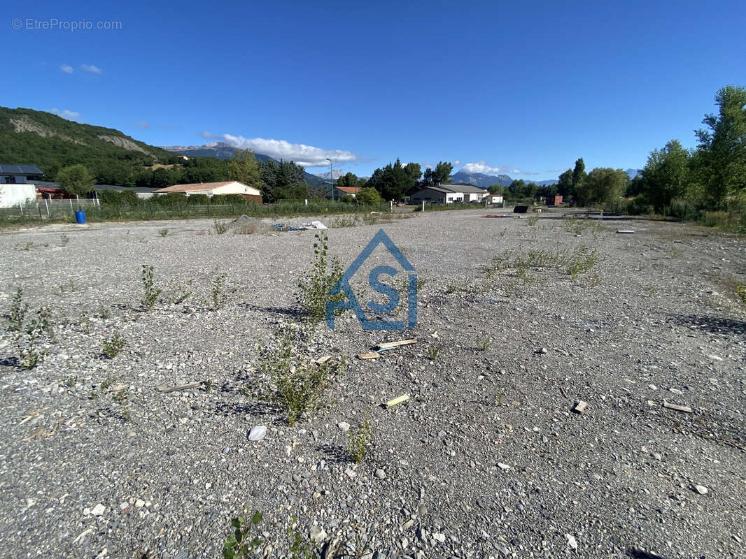 Terrain à LA SAULCE