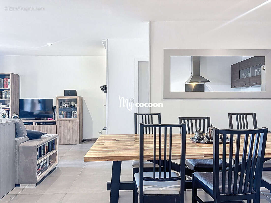 Appartement à SAINT-GENIS-LES-OLLIERES