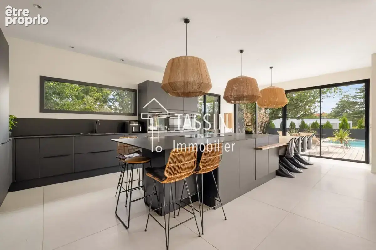 Ecully - Maison contemporaine 5 chambres + studio indépendant - photo 4