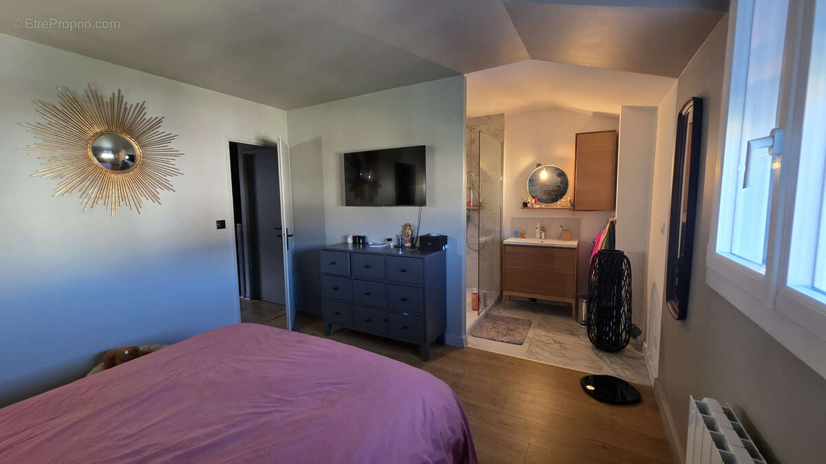 Très beau duplex de type 5 avec jardin, garage, et parking privatif. - photo 9