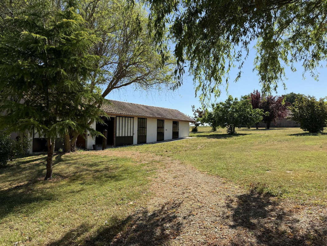 Élégante propriété de charme au cœur de la campagne   4,7 hectares, piscine et dépendances - photo 20