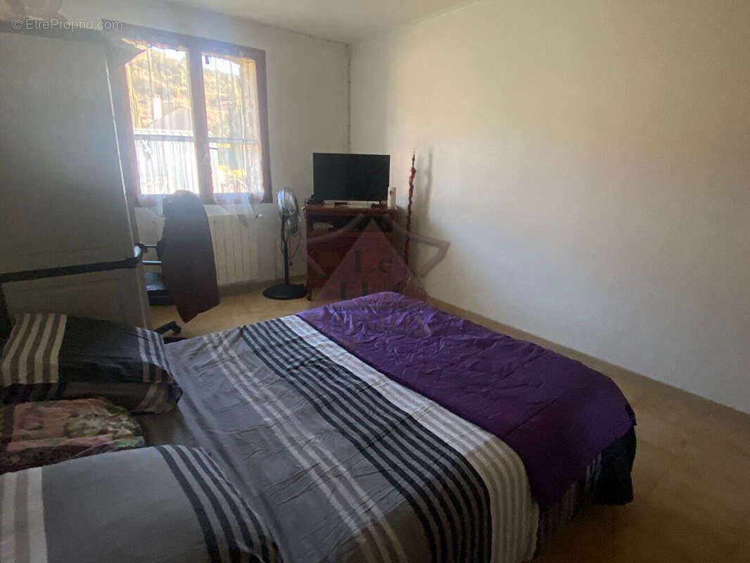 Maison à SAINT-BRES