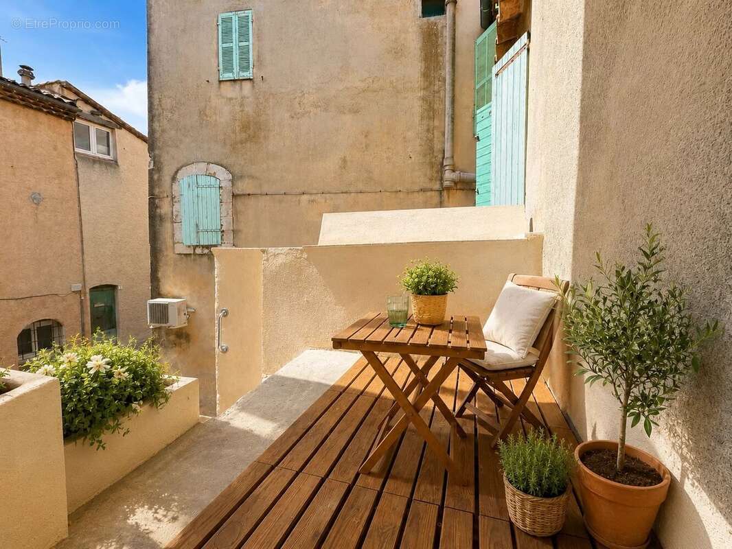 Appartement à REGUSSE