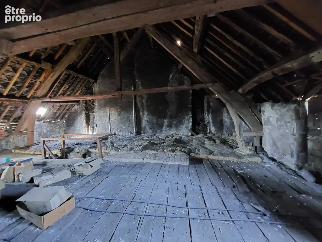 Immeuble avec un commerce, un appartement et grenier aménageable - photo 2
