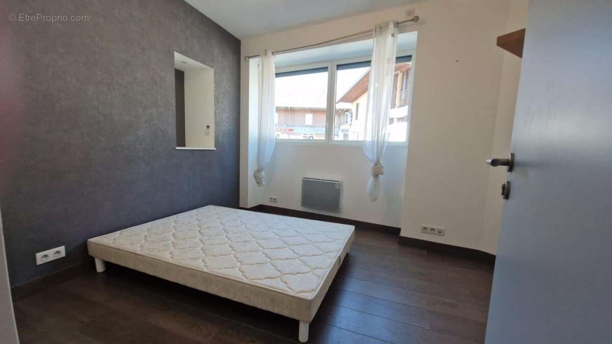 À vendre – Appartement avec terrasse en centre-ville d’Albens (Entrelacs) - photo 4