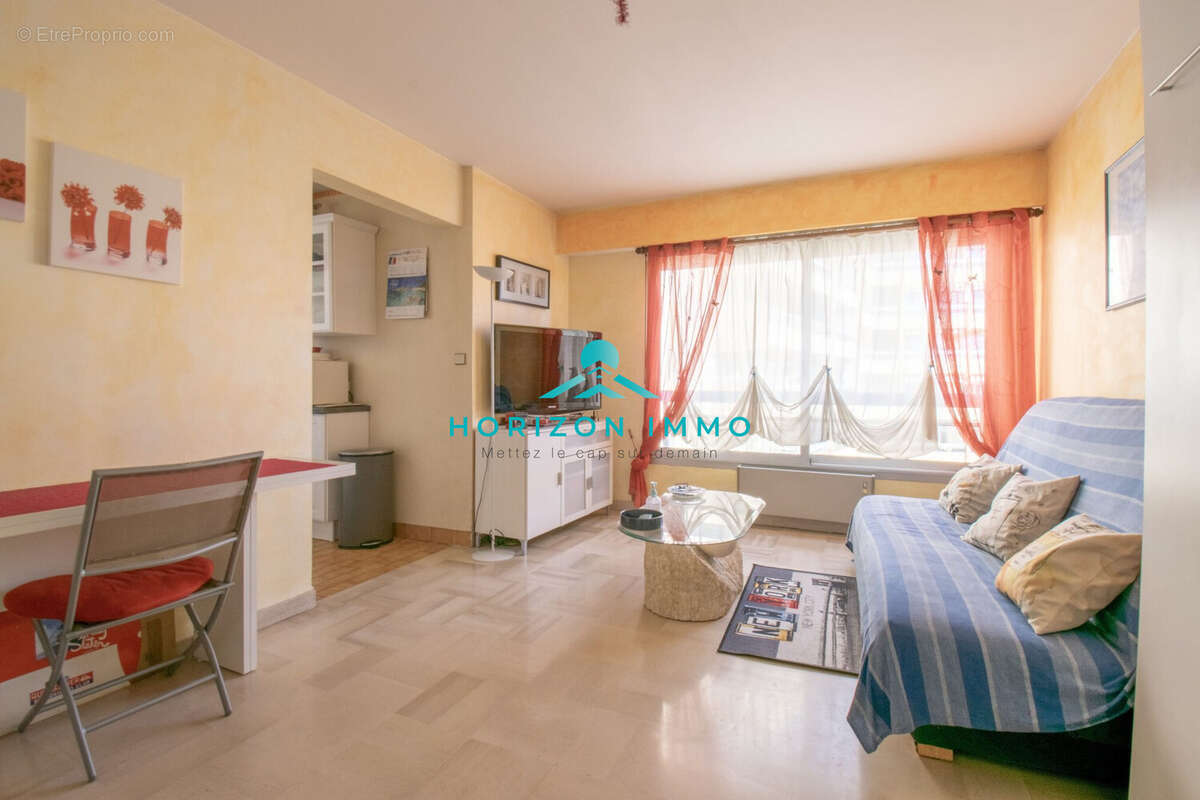 Appartement à SAINT-LAURENT-DU-VAR