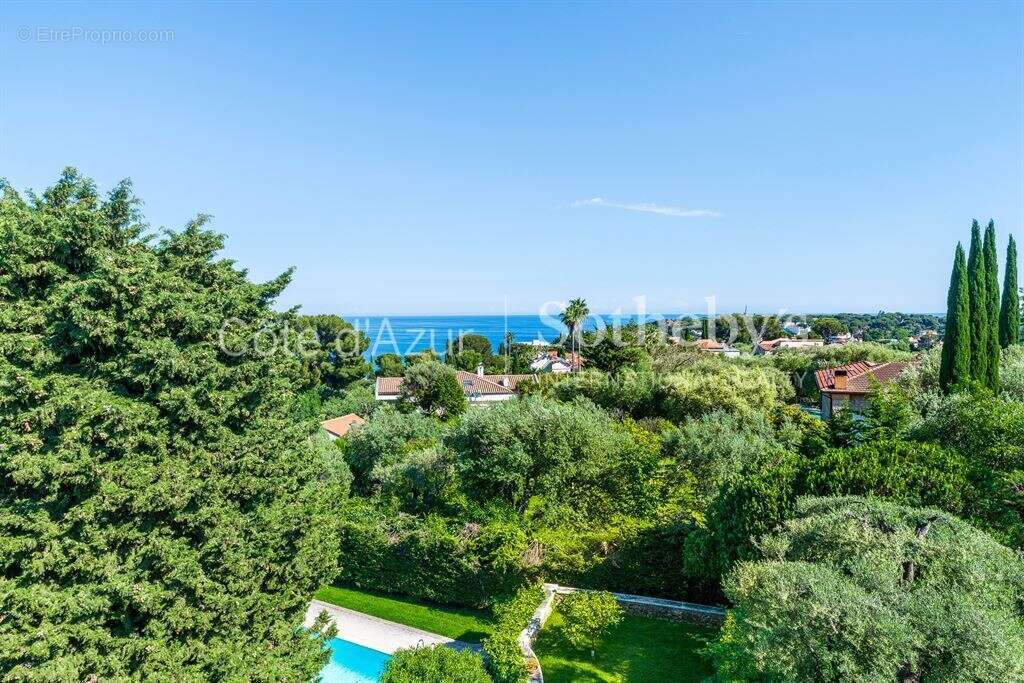 Appartement à ROQUEBRUNE-CAP-MARTIN