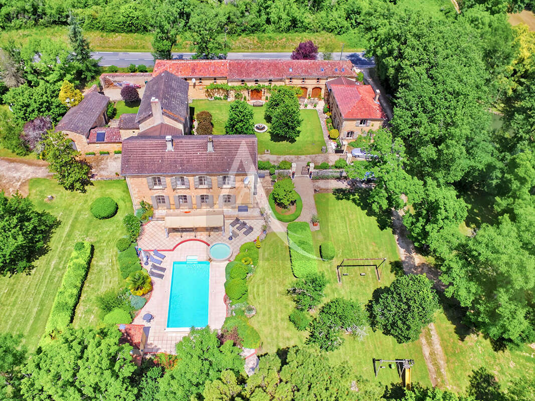 Domaine touristique de charme avec gîtes et piscines - photo 2