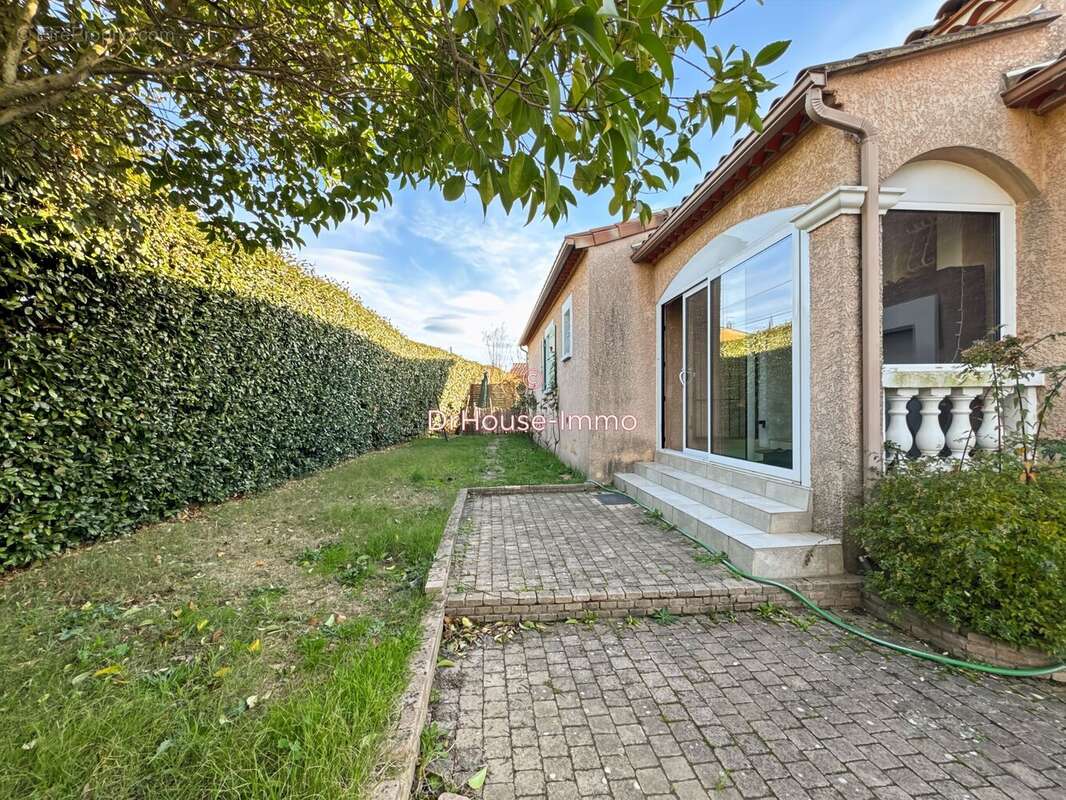 Maison à SAINT-HILAIRE-DE-BRETHMAS