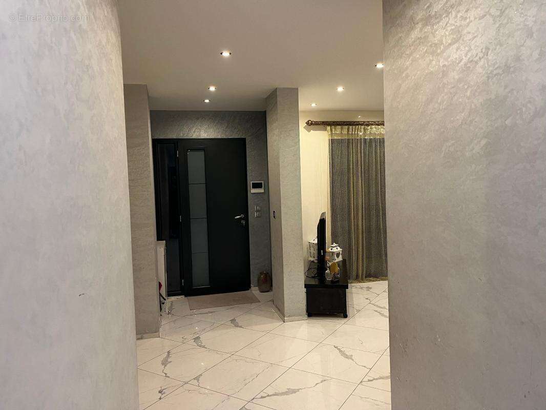 Maison 167 m² 5 chambres et garage ARVEYRES - photo 3