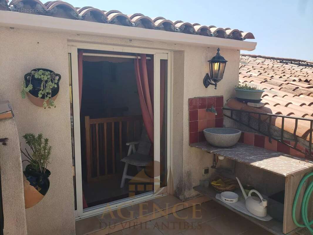Vieil Antibes – Maison de charme avec terrasse – Quartier Safranier - photo 3