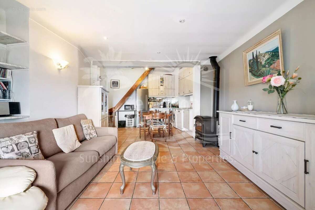 Appartement à CHATEAUNEUF-GRASSE