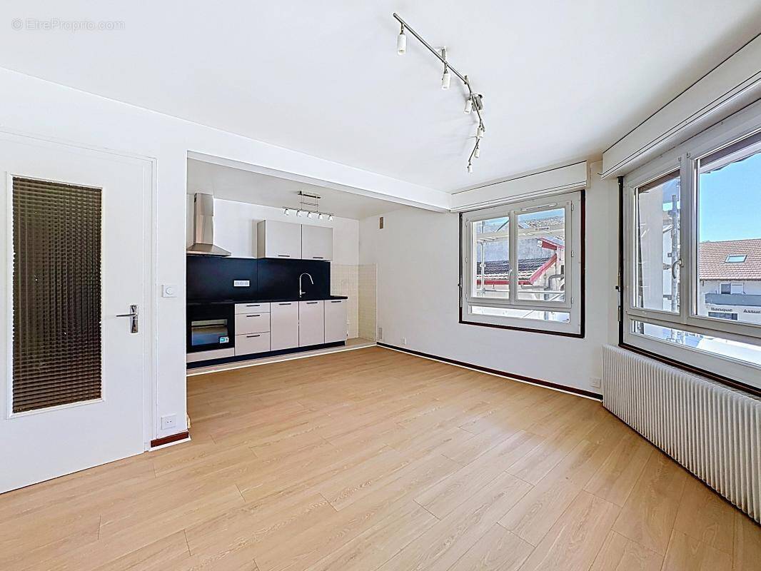 Appartement à BONNE