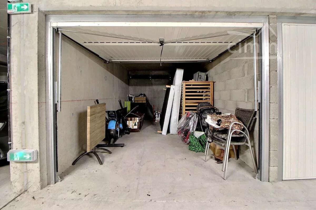 Parking à SAINT-JEAN-DE-VEDAS