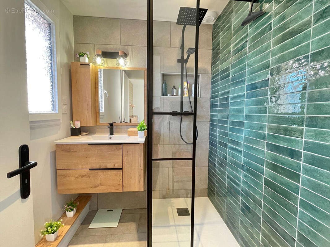 Maison à VAULX-MILIEU