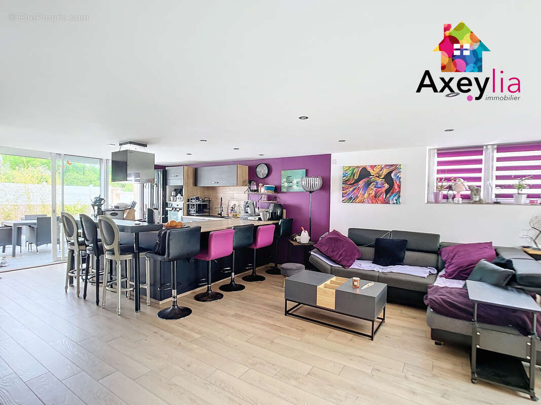 A vendre - riorges - maison entièrement rénovée avec 4 chambres et terrain - photo 4
