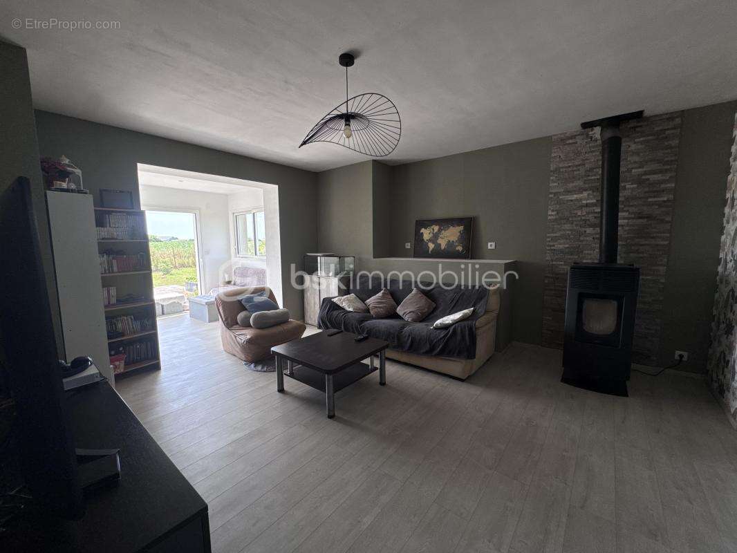 SAINT-VOUGAY – Maison familiale de 166 m² sur 4 100 m² de terrain - photo 6