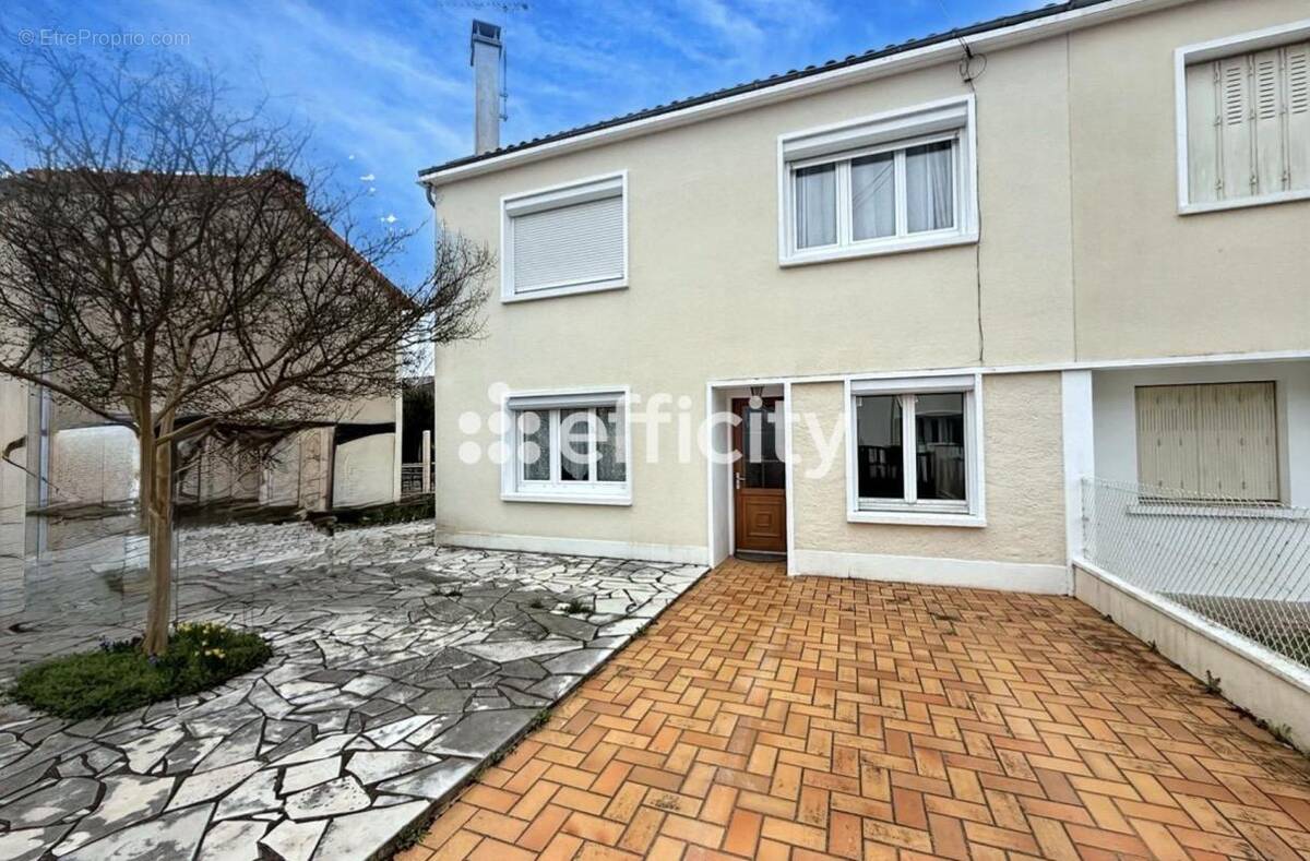 Maison à RUFFEC