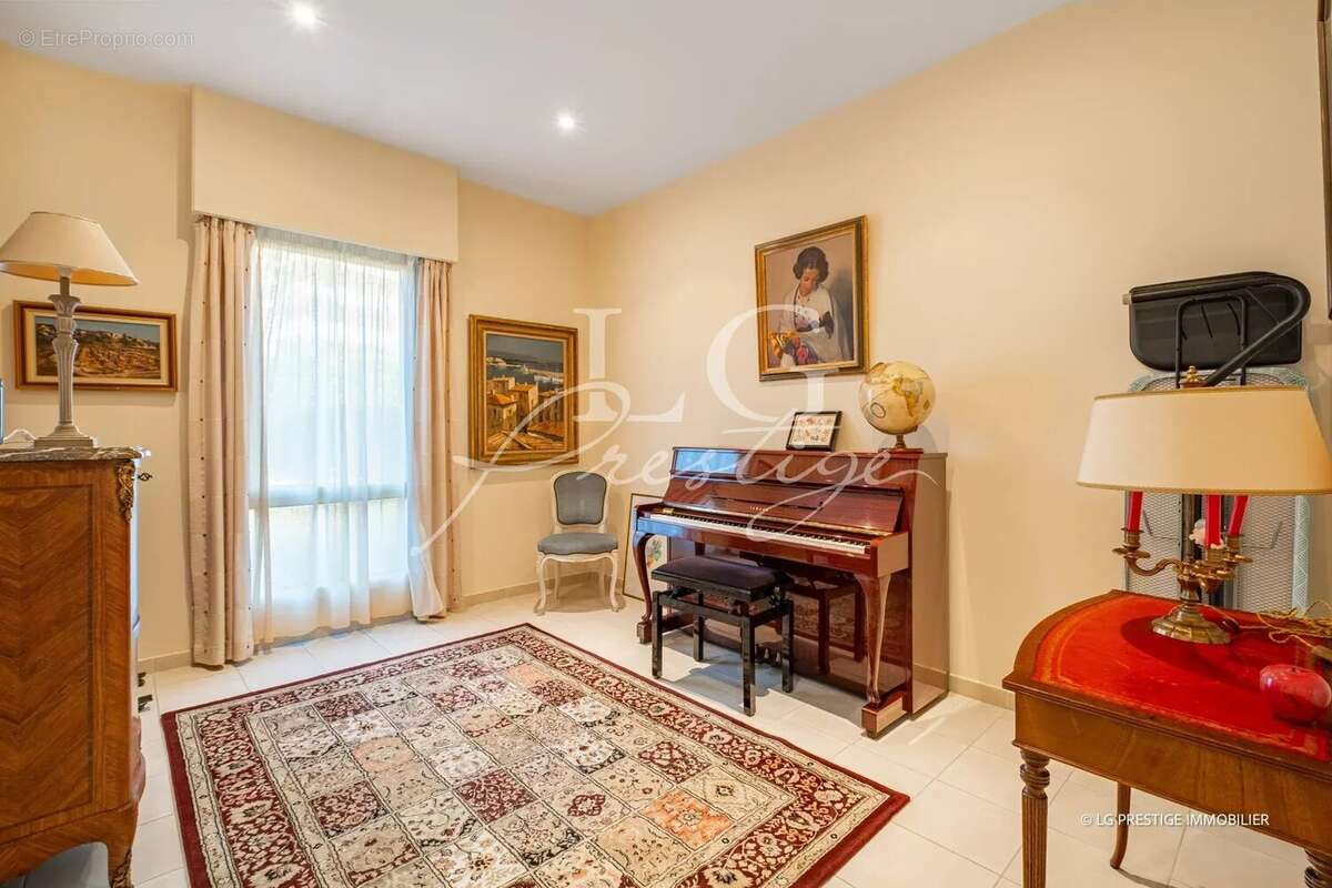 Appartement à MANDELIEU-LA-NAPOULE