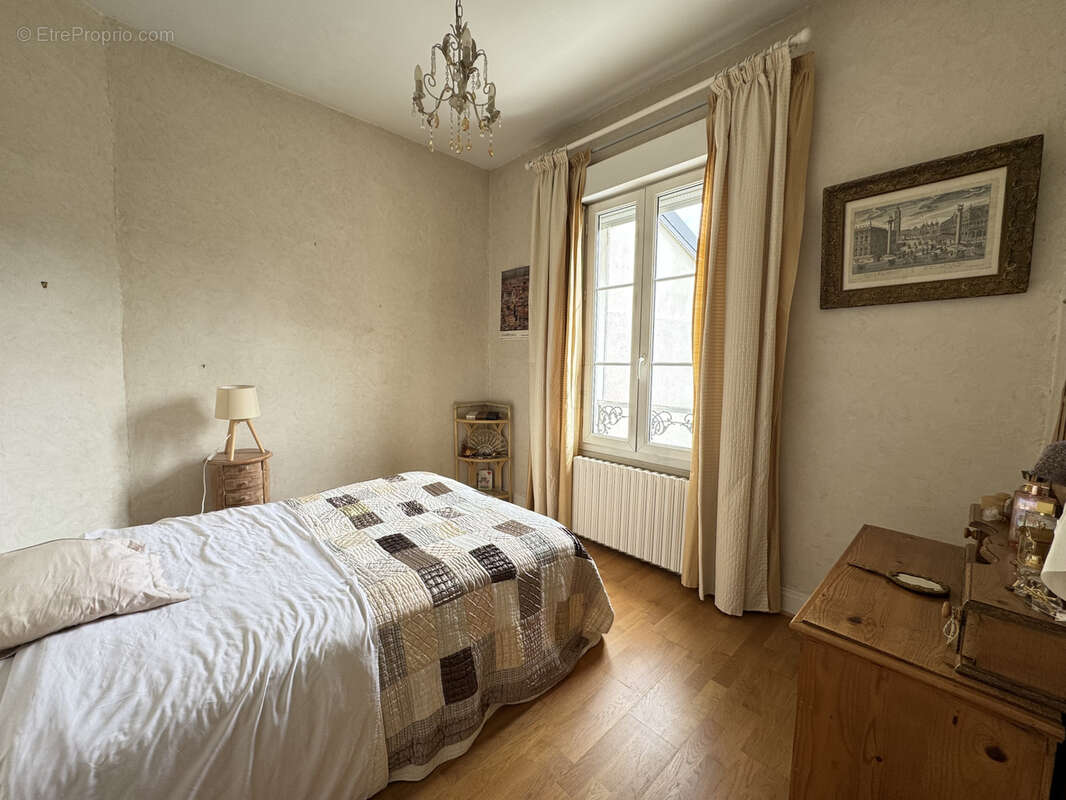 Maison à SAINT-MAUR-DES-FOSSES