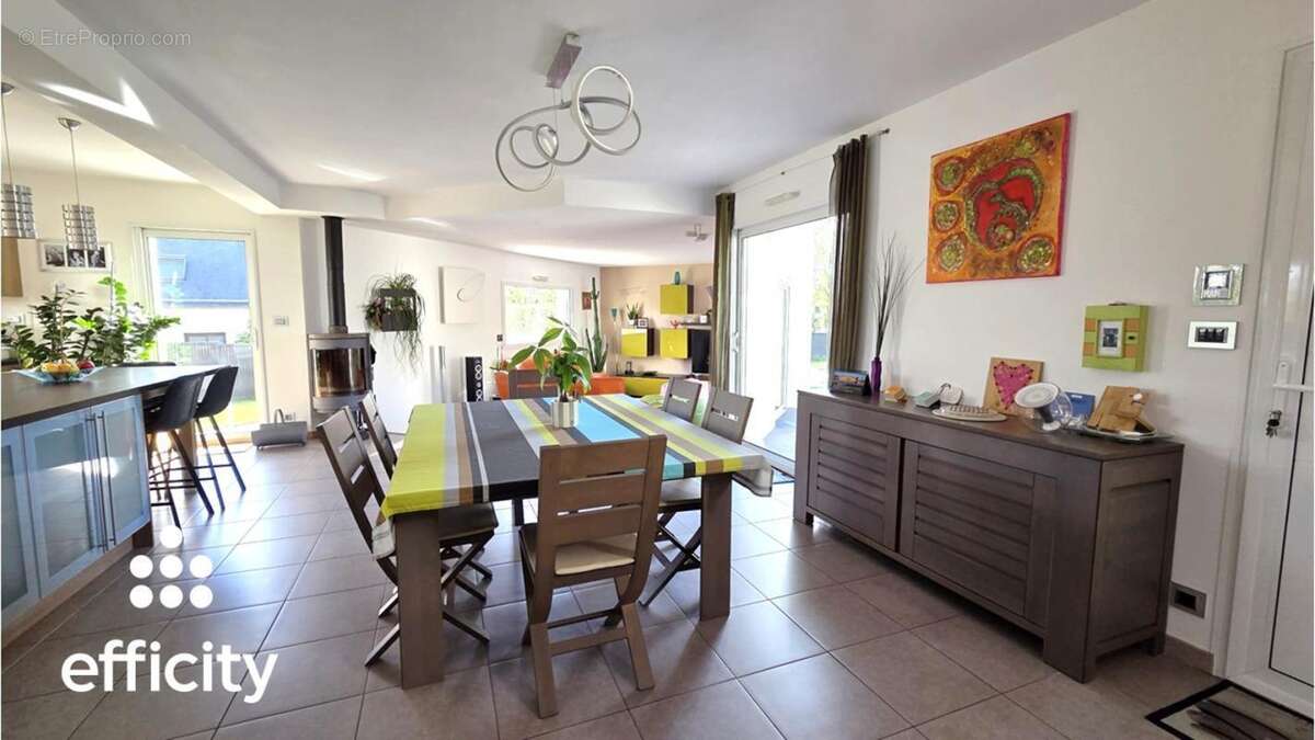 Maison à MONTREUIL-LE-GAST