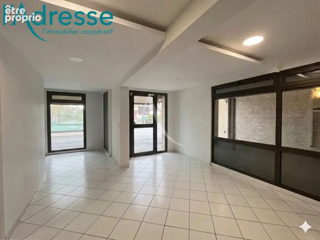 Local commercial Noisy Le Grand 151 m2 - photo 3