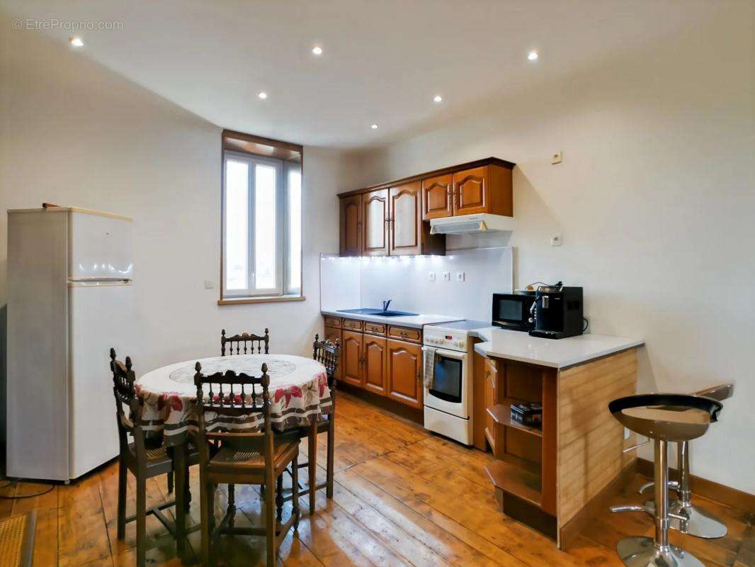 Appartement à SAINT-YRIEIX-LA-PERCHE