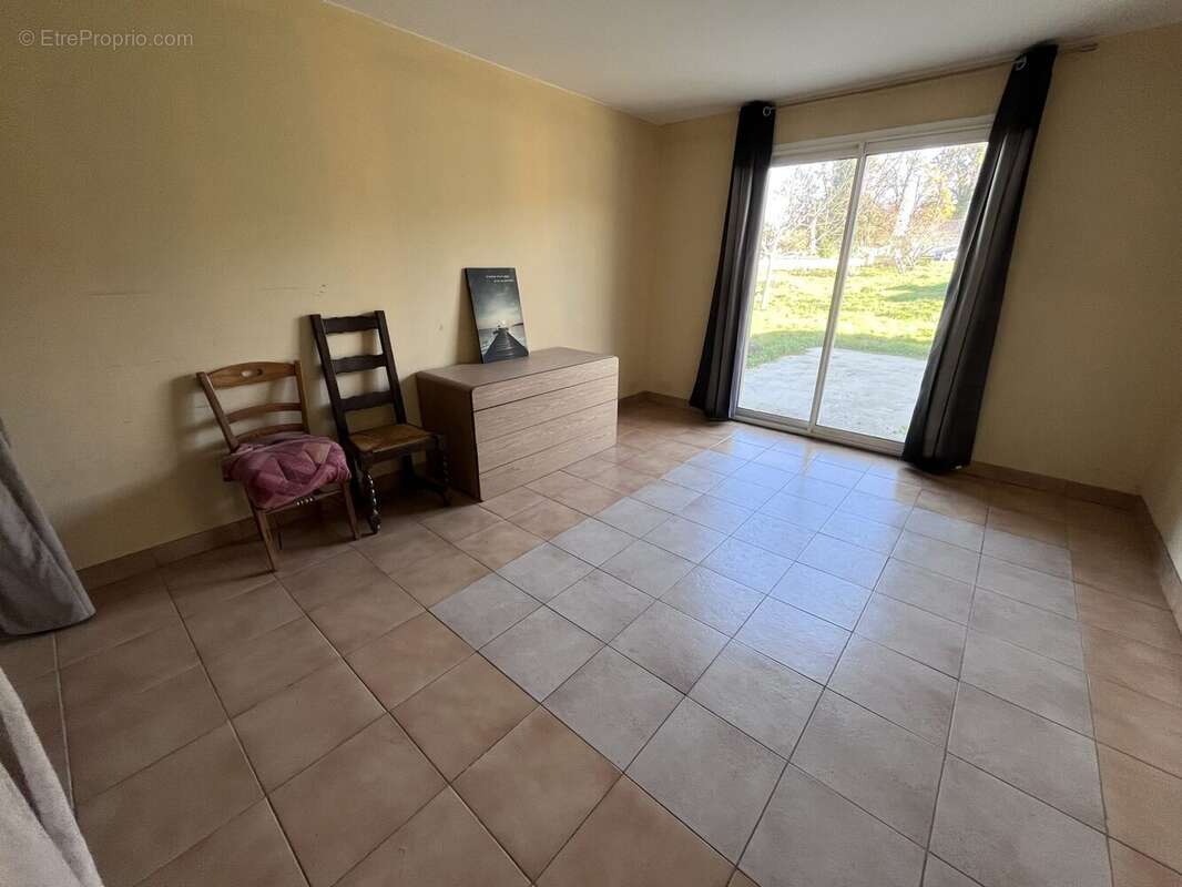 Chambre 4 - Maison à CHAMPAGNAC