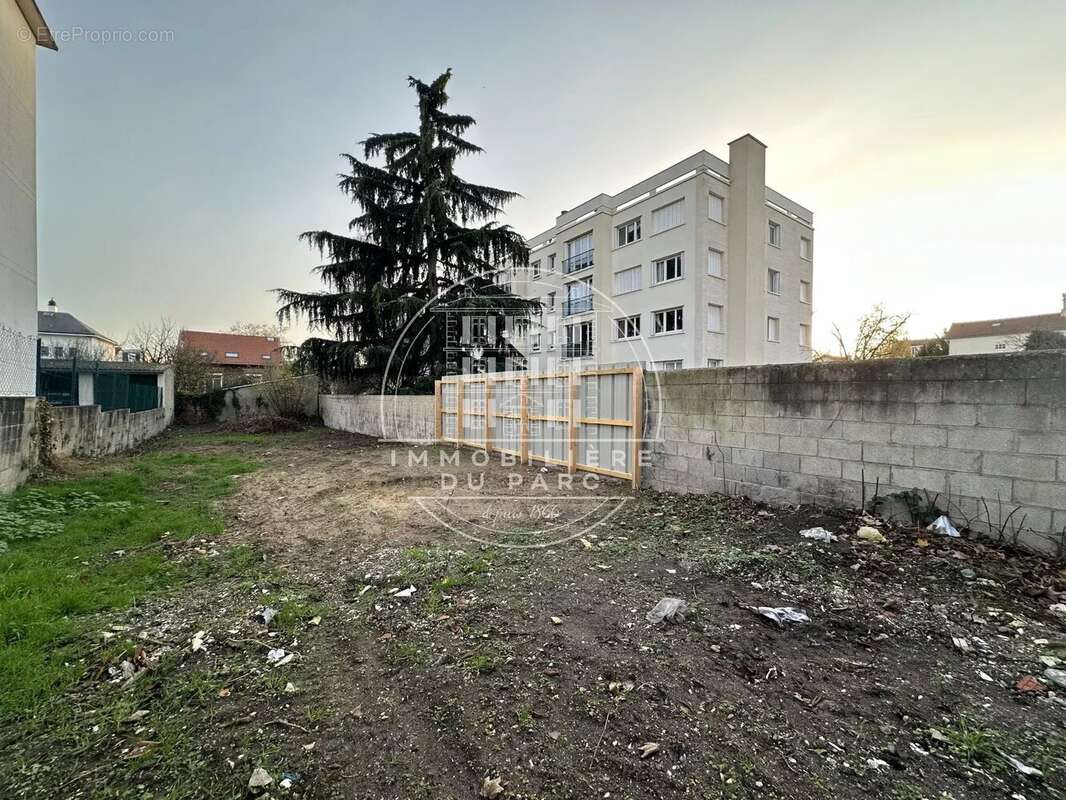 Terrain à COLOMBES