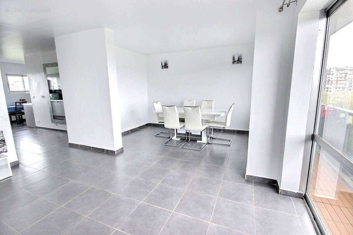 Appartement à FRESNES