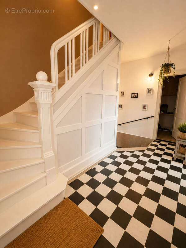 Maison individuelle avec grange, dépendances et garages - photo 5
