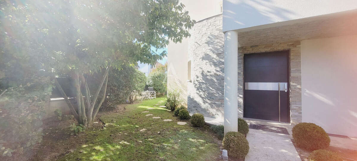 Maison à BRY-SUR-MARNE