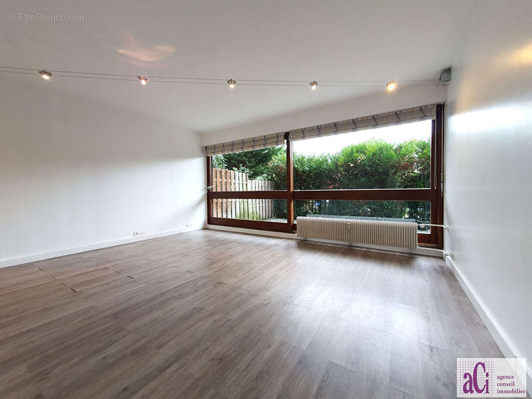 Appartement à L&#039;HAY-LES-ROSES