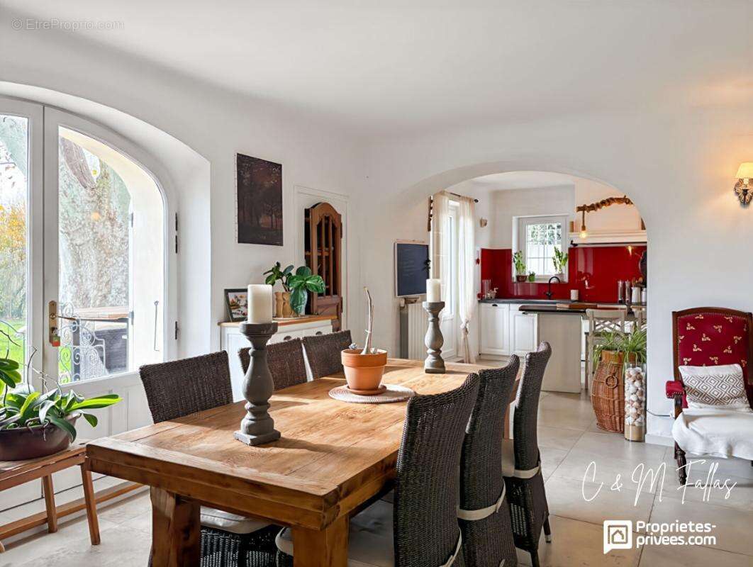 Maison à CAMARET-SUR-AIGUES