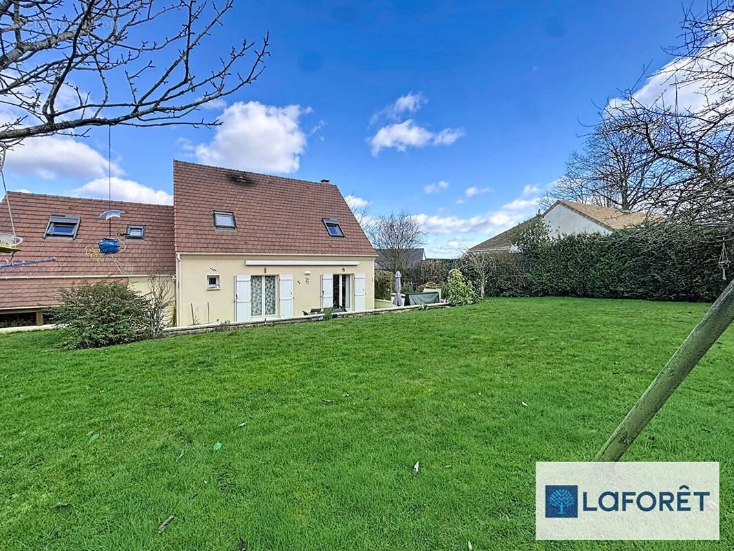 Maison à NEAUPHLE-LE-CHATEAU