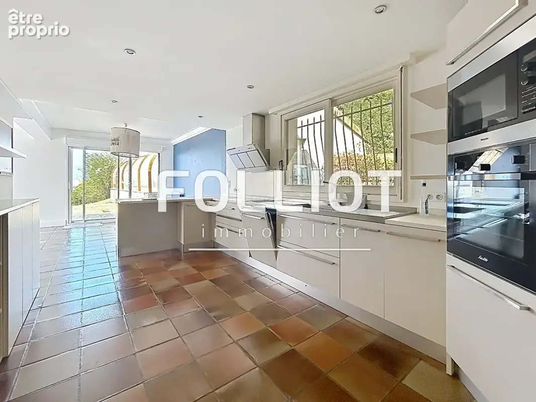 Maison d'exception à vendre à Granville avec vue mer et piscine 50400 - photo 8