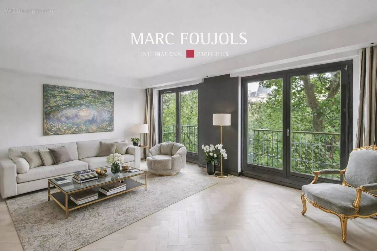 Appartement à PARIS-16E