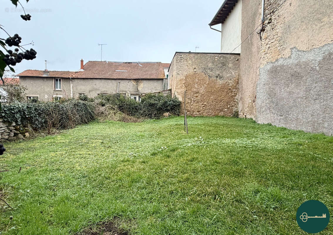 Maison à CHAUDENEY-SUR-MOSELLE