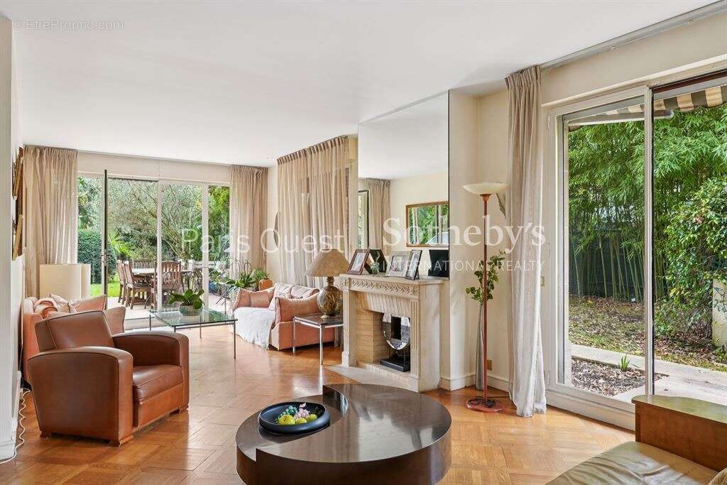 Appartement à NEUILLY-SUR-SEINE