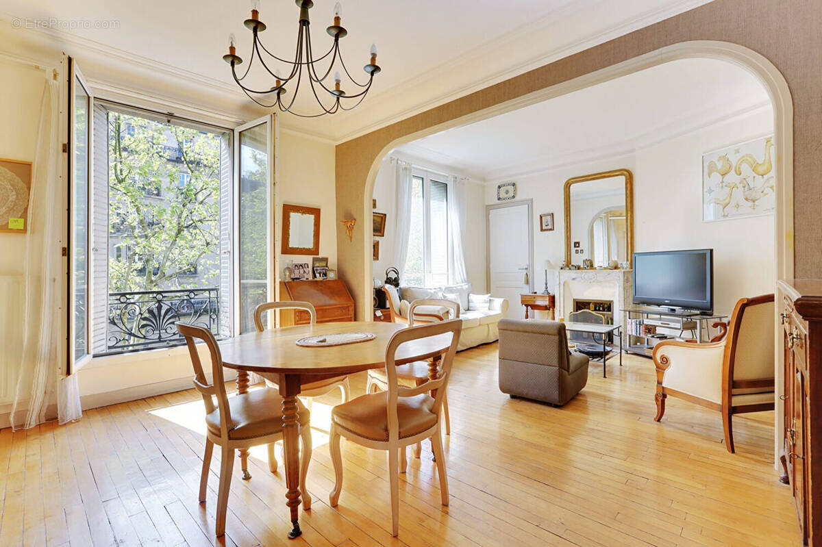 Appartement à PARIS-11E