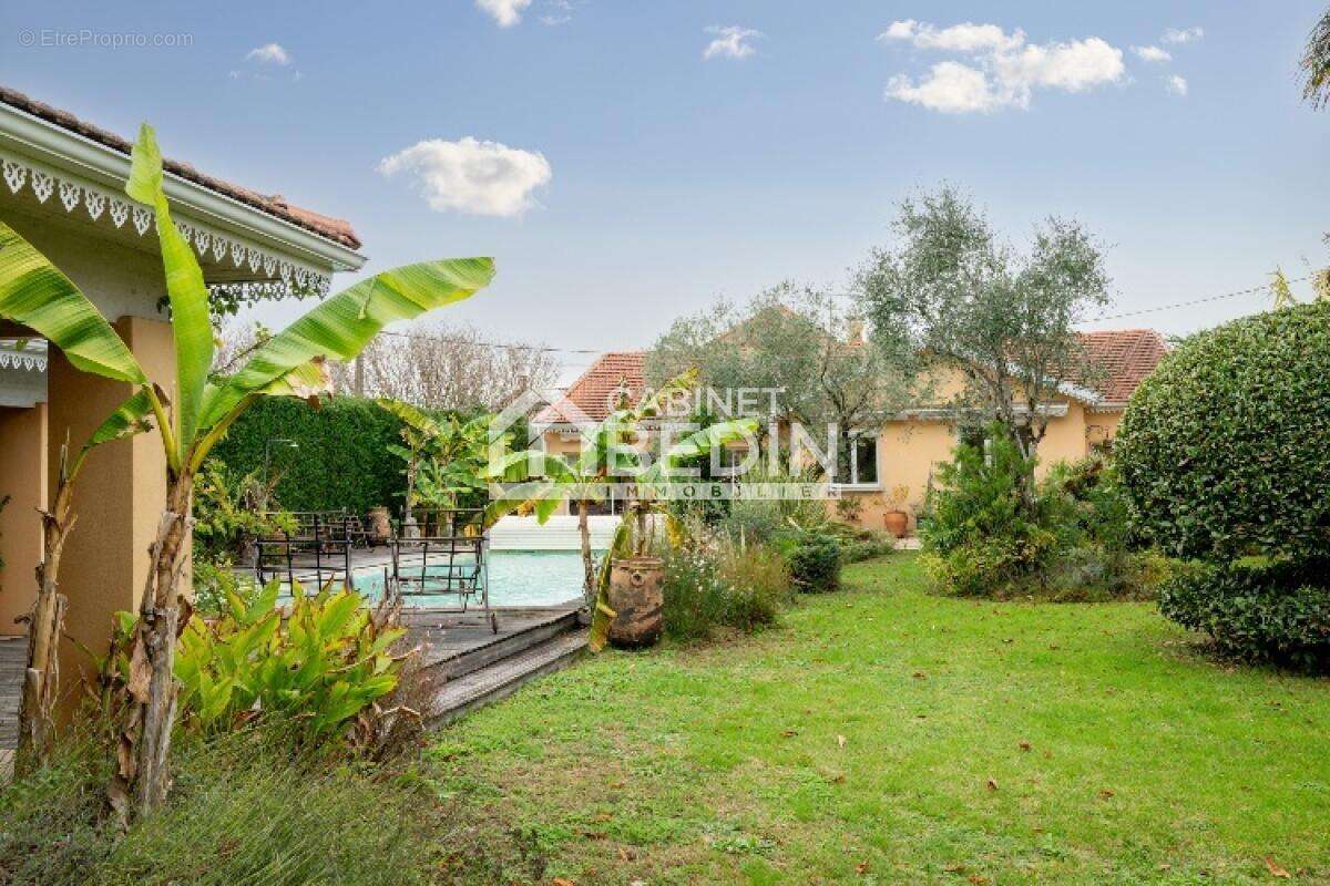 Maison à AMBARES-ET-LAGRAVE