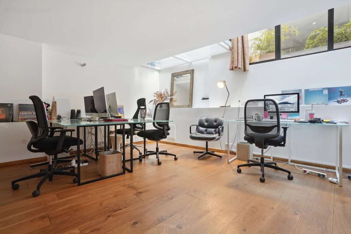 Commerce à PARIS-11E