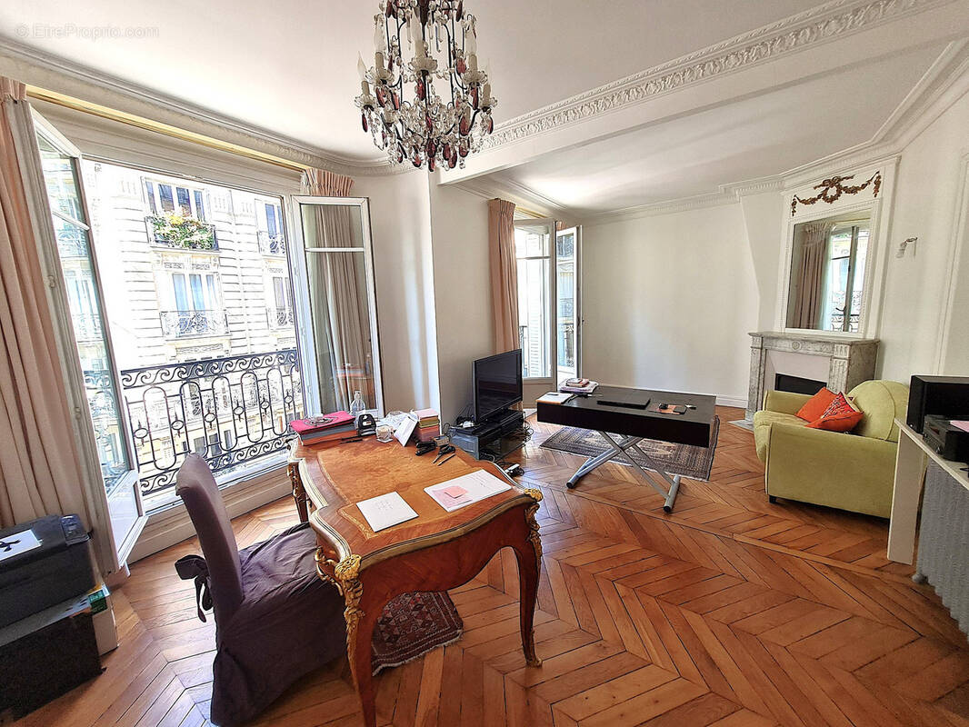 Appartement à PARIS-15E